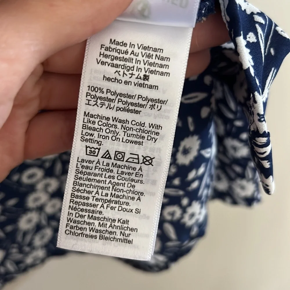 J. Crew Puff-sleeve button-up top Ruffle Neckline in garden stamp floral | XS